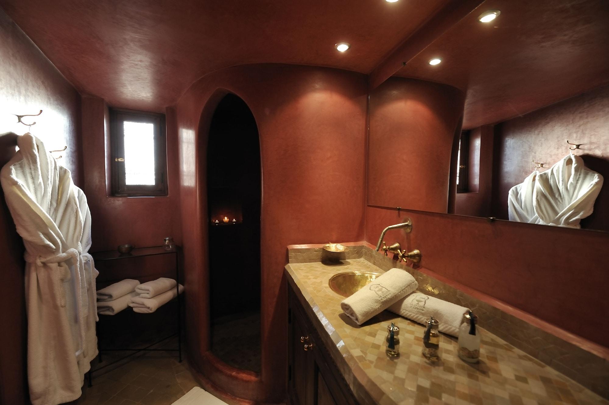 Riad Le Jardin D'Abdou Marrakesz Zewnętrze zdjęcie Bathroom at the Hotel Amanjena