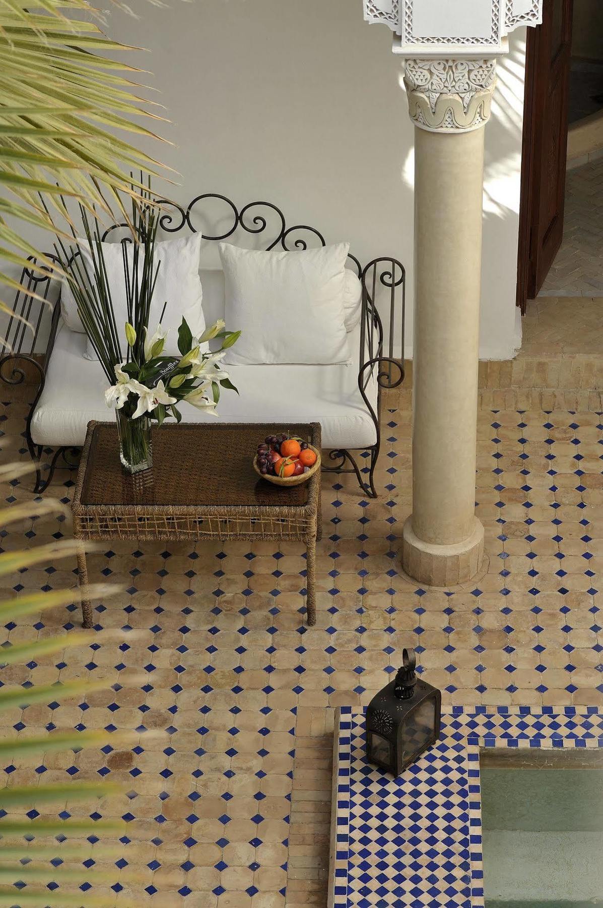 Riad Le Jardin D'Abdou Marrakesz Zewnętrze zdjęcie Floor tiles in a Moroccan house